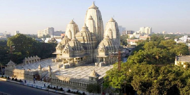 Birla Temple is located at Asutosh Chowdhury Avenue Ballygunge.